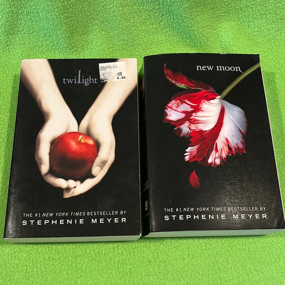 Stephanie Meyer Twilight & New Moon Softcover Books